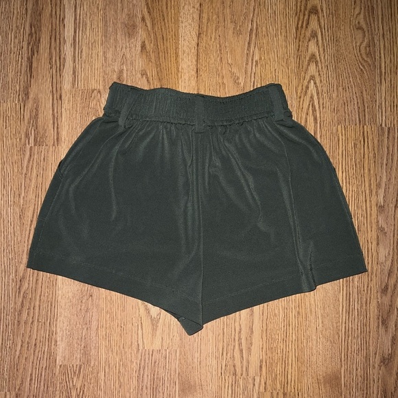 Express Shorts - Picture 4 of 4